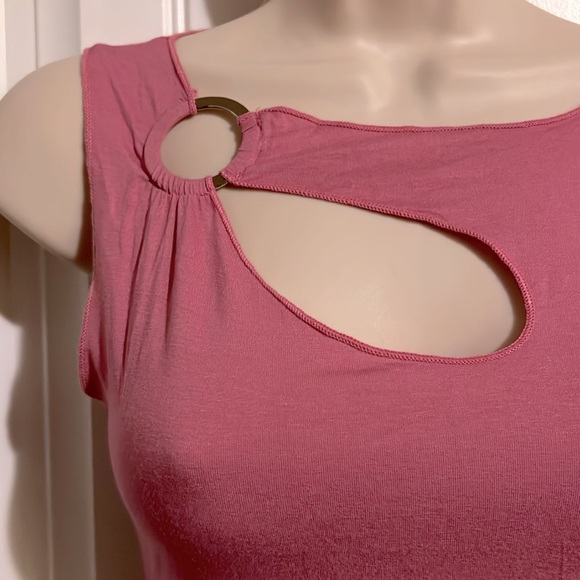 Unique design edgy daring top - Picture 3 of 10